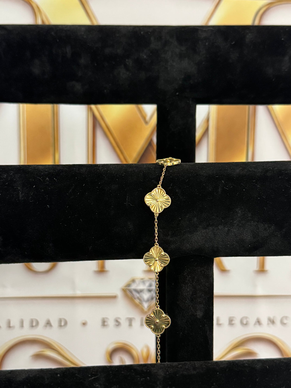 Manilla Van Cleef